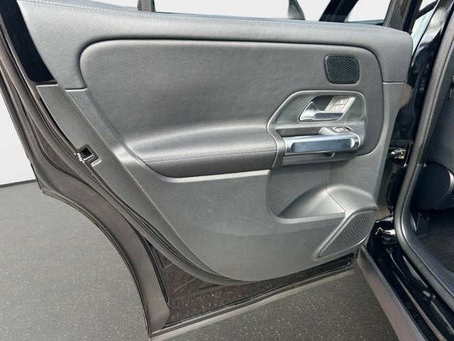 2025 Mercedes-Benz GLB 250