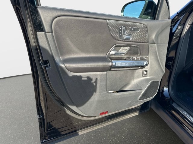 2025 Mercedes-Benz GLB 250