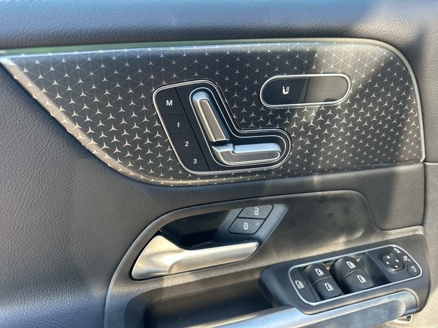 2025 Mercedes-Benz GLB 250