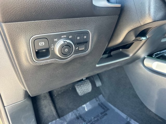 2025 Mercedes-Benz GLB 250