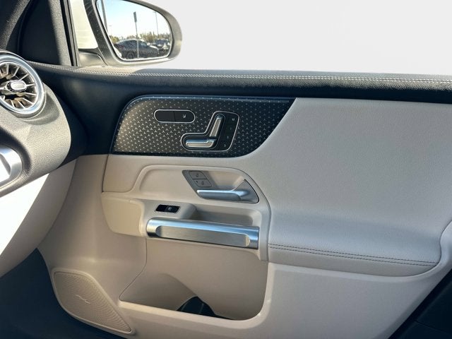 2025 Mercedes-Benz GLB 250