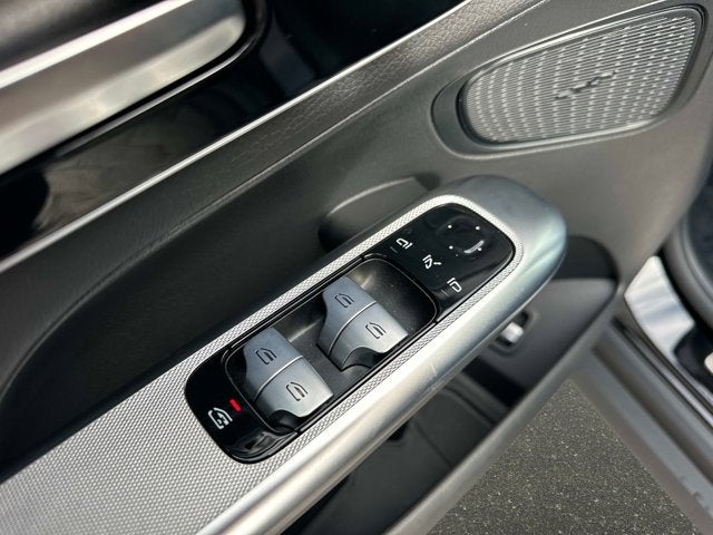 2025 Mercedes-Benz GLC 300