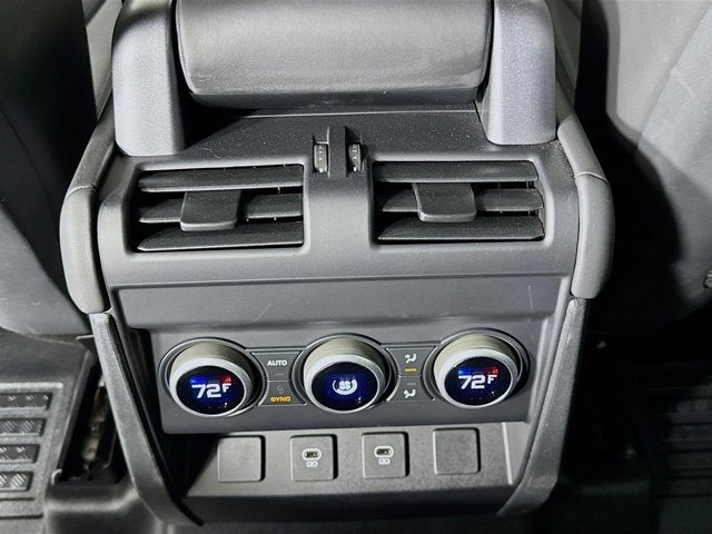 2024 Land Rover Defender 110 X-Dynamic SE