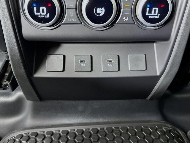 2025 Land Rover Defender 110 V8