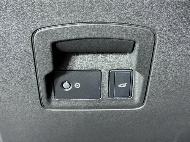 2026 Land Rover Range Rover Velar Dynamic SE