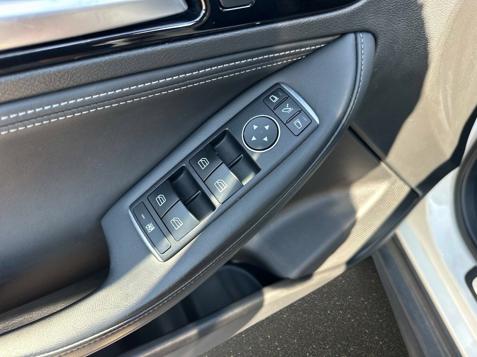 2017 INFINITI QX30 Premium